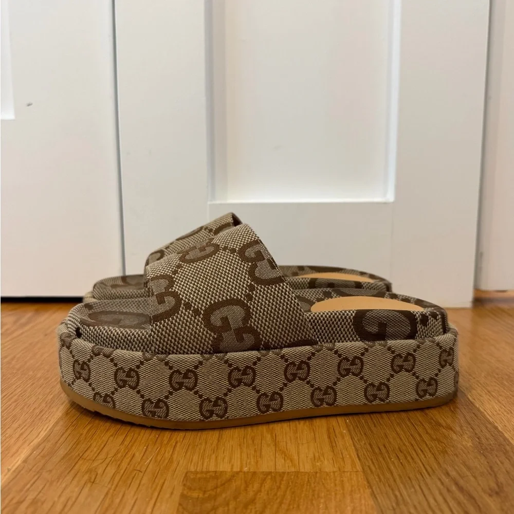 GUCCI Womens Platform Slide Sandal Slip On Wedge Size 7.5 Open Toe - Picture 8 of 9